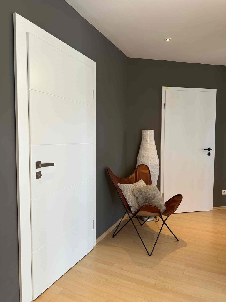 2 weiße Innentüren Holz lackiert